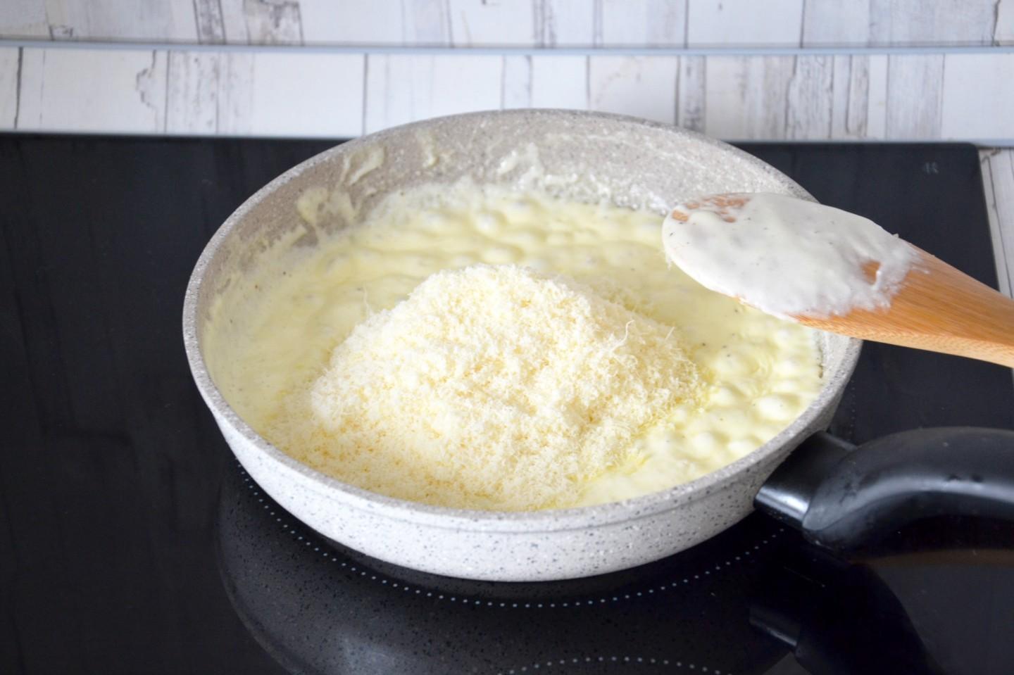 Шаг 6 приготовления Паста с соусом Альфредо
