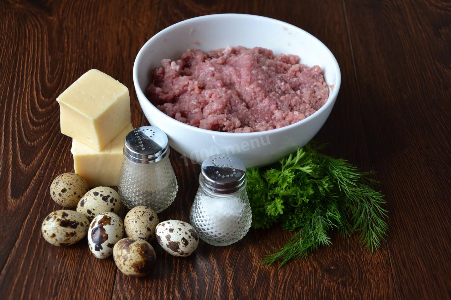 Шаг 1 приготовления Котлеты мясные в духовке с перепелиными яйцами