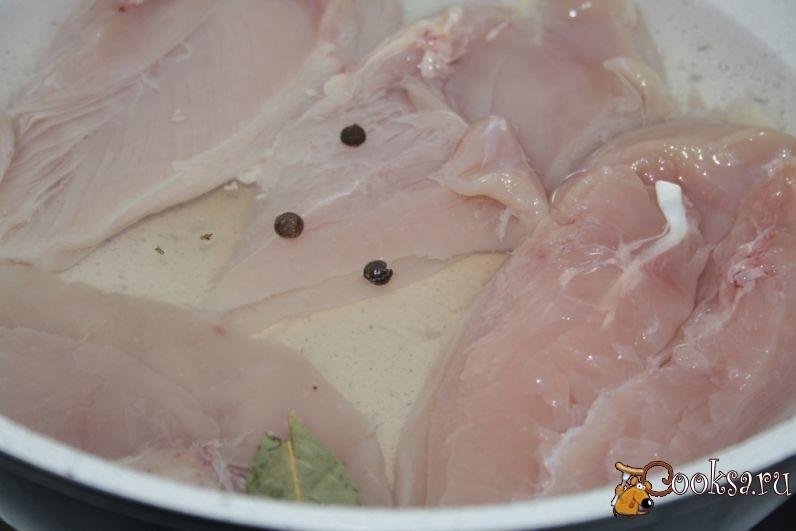 Шаг 1 приготовления Отварная куриные грудки в мультиварке
