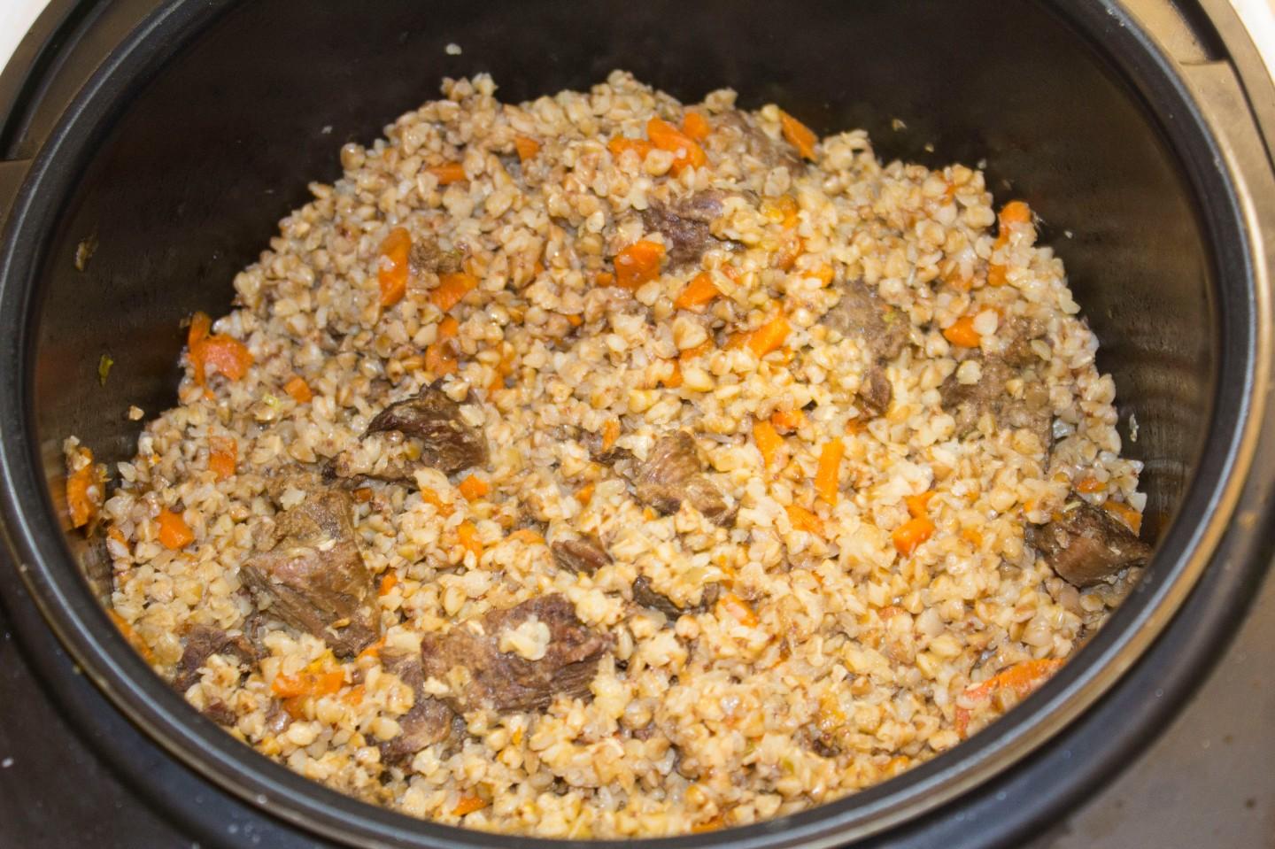 Шаг 18 приготовления ПП Гречка с мясом и морковью в мультиварке