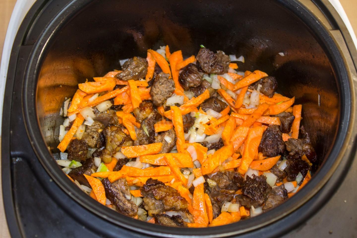 Шаг 7 приготовления ПП Гречка с мясом и морковью в мультиварке