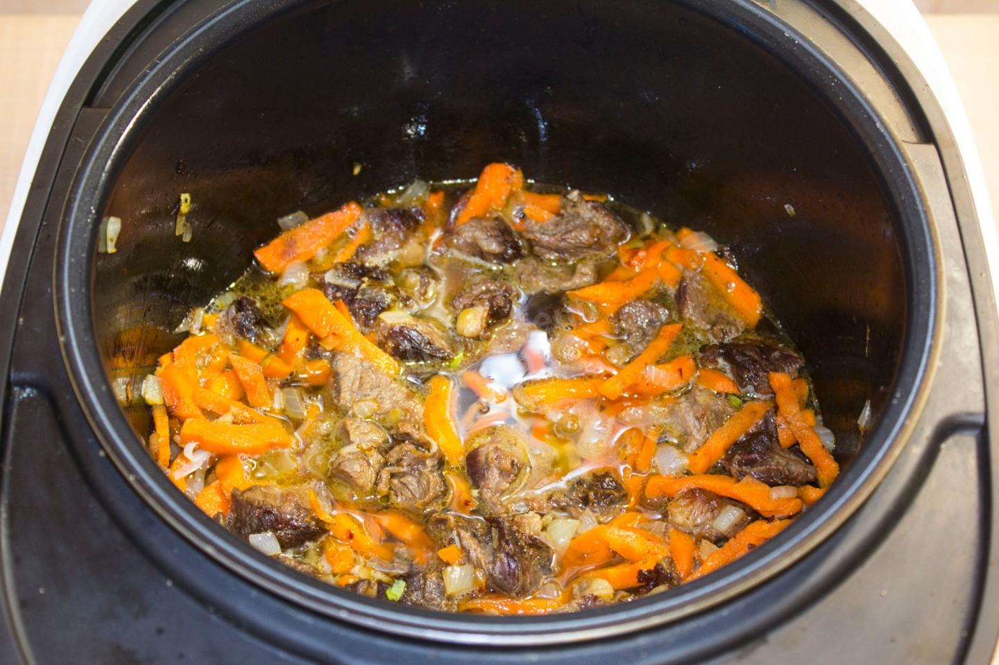 Шаг 8 приготовления ПП Гречка с мясом и морковью в мультиварке