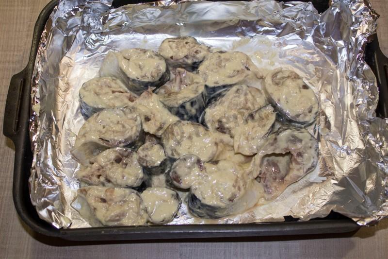 Шаг 11 приготовления Скумбрия запеченная с хреном майонезом и горчицей
