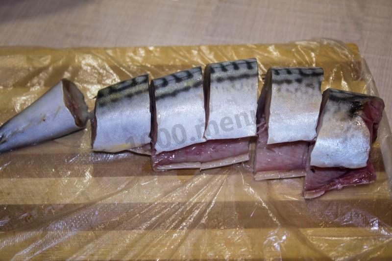 Шаг 4 приготовления Скумбрия запеченная с хреном майонезом и горчицей