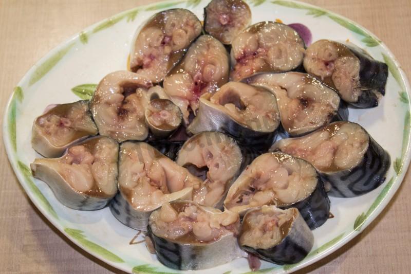 Шаг 5 приготовления Скумбрия запеченная с хреном майонезом и горчицей