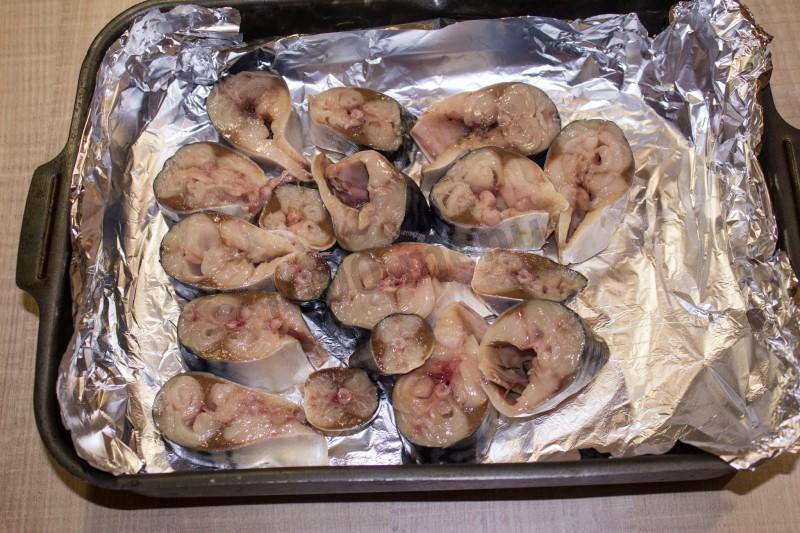 Шаг 9 приготовления Скумбрия запеченная с хреном майонезом и горчицей