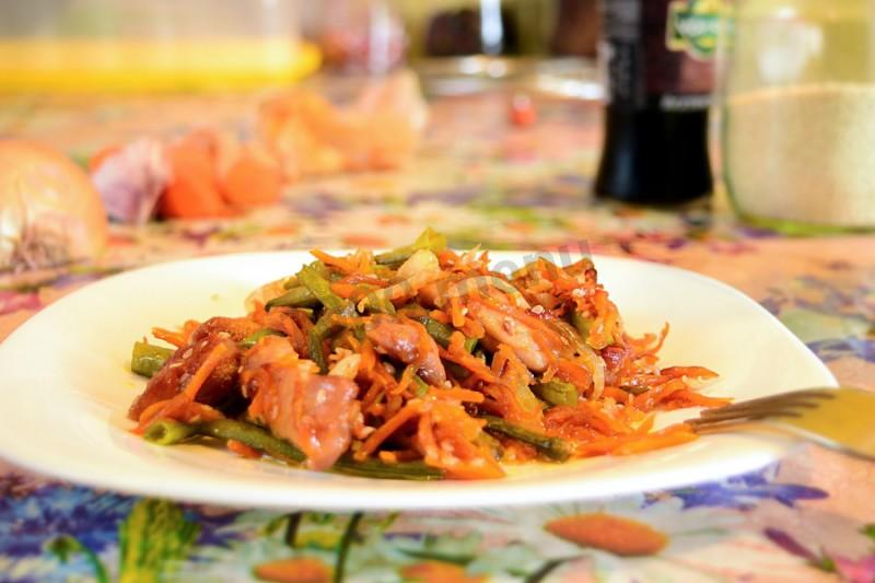 Обложка рецепта Вигна с курицей и кунжутом