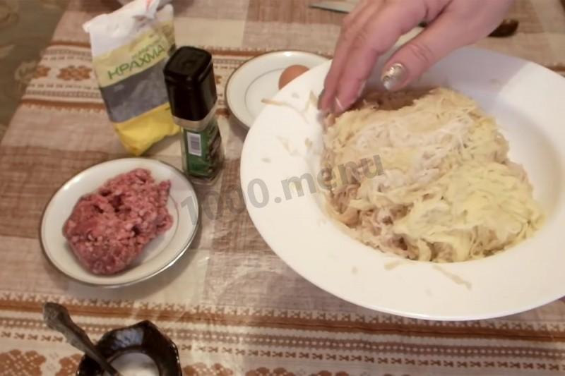 Шаг 2 приготовления Картофельно мясные колдуны