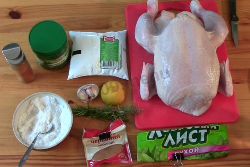 Шаг 1 приготовления Курица на бутылке запеченная с лимонами и розмарином