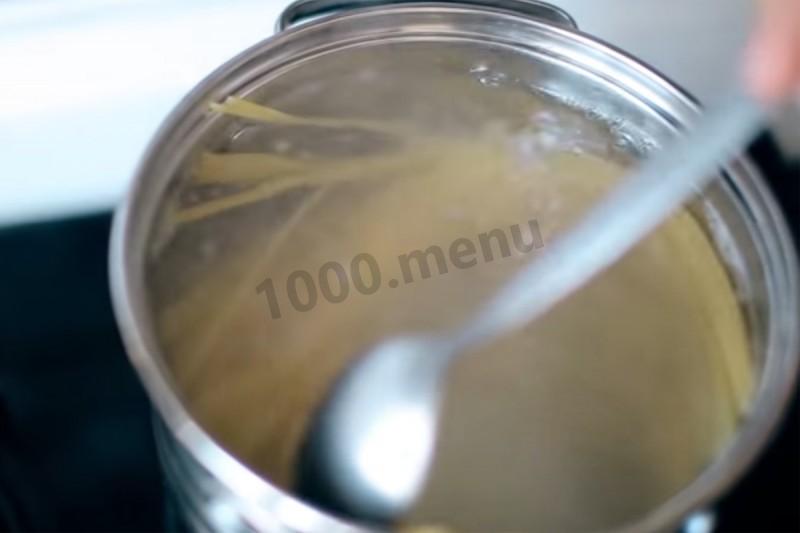 Шаг 4 приготовления Паста с морепродуктами сырно сливочная