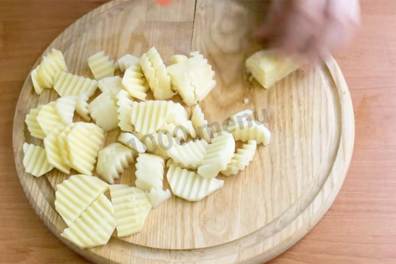Шаг 1 приготовления Скумбрия с овощами в духовке в фольге запеченная