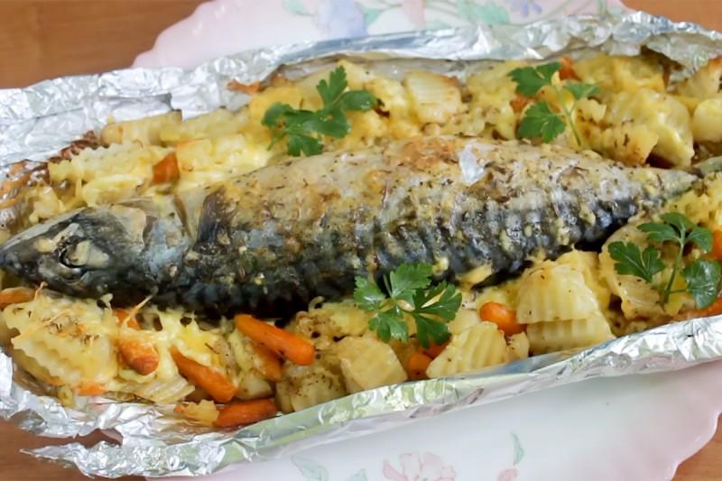 Шаг 12 приготовления Скумбрия с овощами в духовке в фольге запеченная