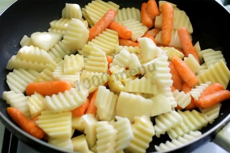Шаг 2 приготовления Скумбрия с овощами в духовке в фольге запеченная