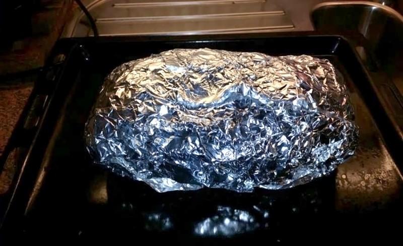 Шаг 5 приготовления Мясо лося с беконом в духовке