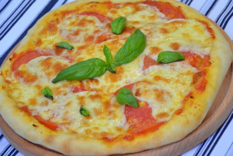 Шаг 14 приготовления Пицца с томатным соусом без мяса и колбасы