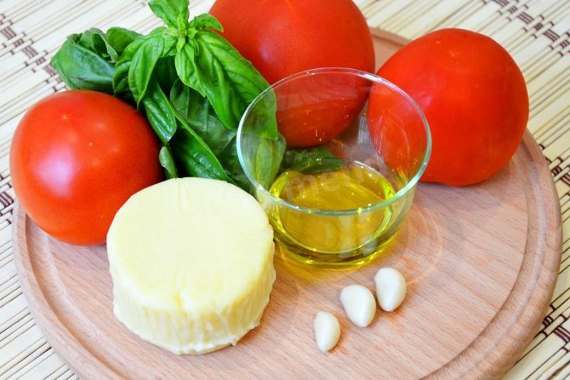 Шаг 5 приготовления Пицца с томатным соусом без мяса и колбасы