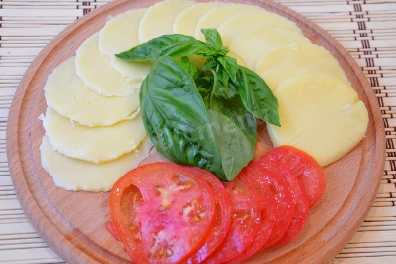 Шаг 9 приготовления Пицца с томатным соусом без мяса и колбасы