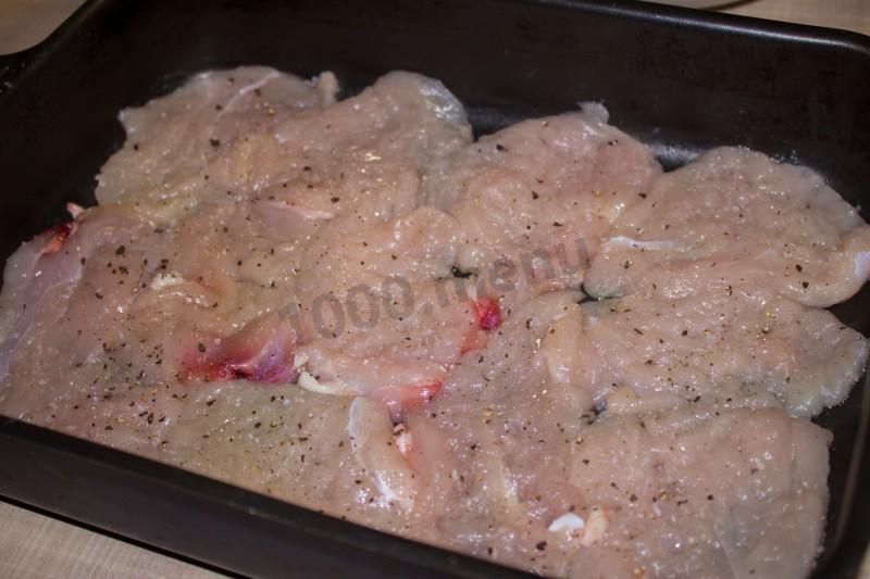 Шаг 10 приготовления Новогодние отбивные с сыром и грибами в духовке куриные