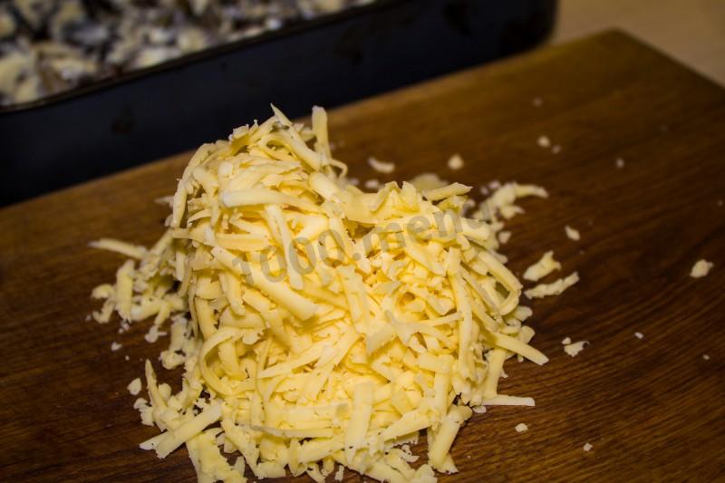 Шаг 13 приготовления Новогодние отбивные с сыром и грибами в духовке куриные