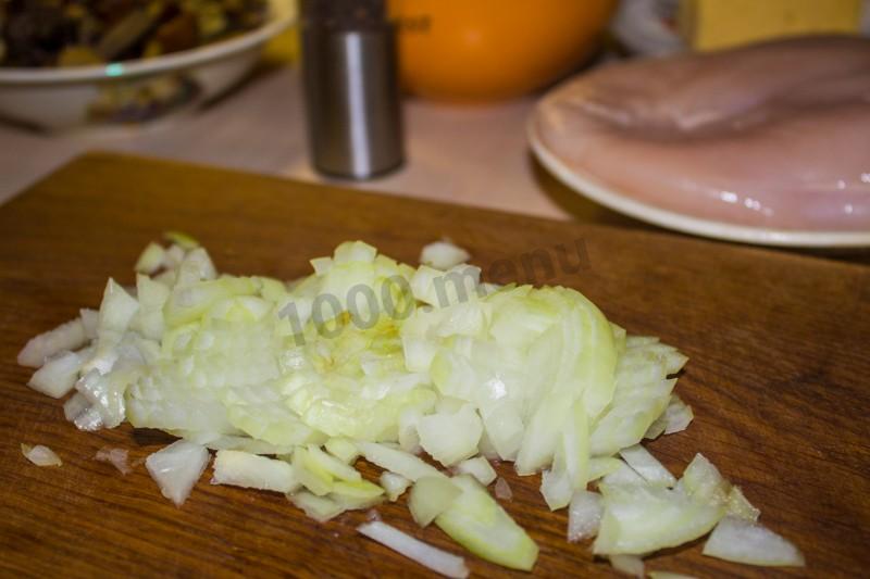 Шаг 2 приготовления Новогодние отбивные с сыром и грибами в духовке куриные