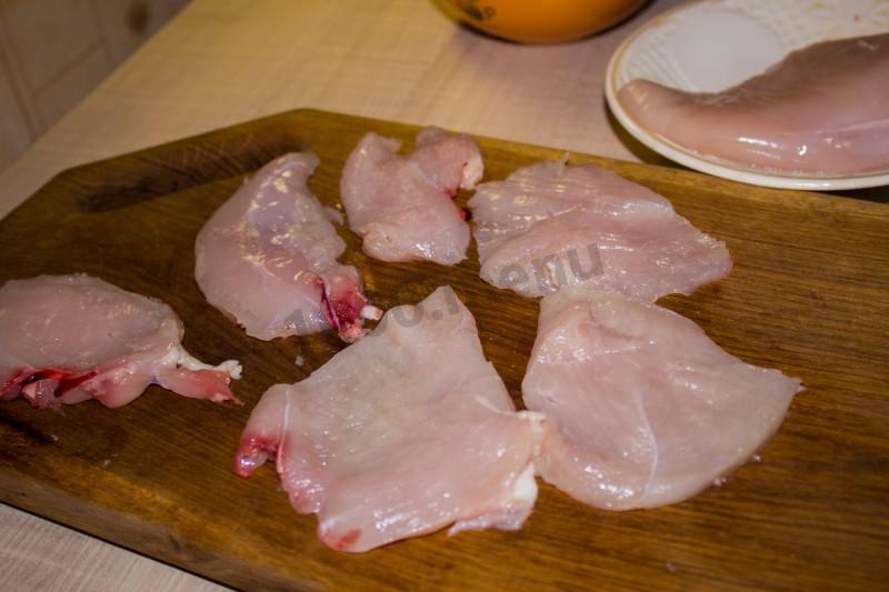 Шаг 6 приготовления Новогодние отбивные с сыром и грибами в духовке куриные