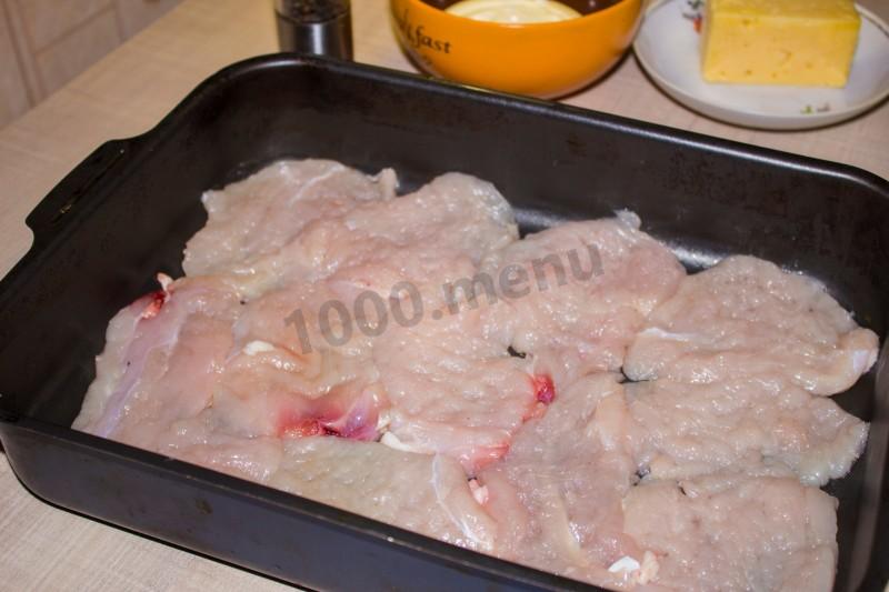 Шаг 9 приготовления Новогодние отбивные с сыром и грибами в духовке куриные