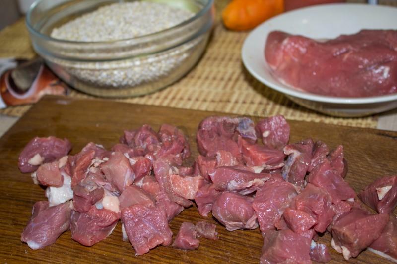 Шаг 2 приготовления Каша из перловки с томатным соком и говядиной в духовке