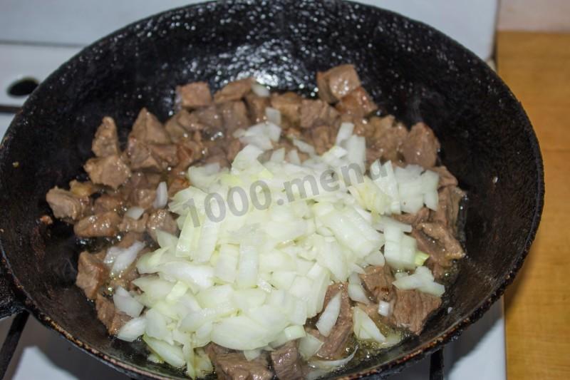Шаг 6 приготовления Каша из перловки с томатным соком и говядиной в духовке