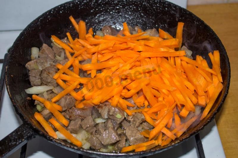 Шаг 7 приготовления Каша из перловки с томатным соком и говядиной в духовке