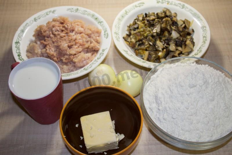Шаг 1 приготовления Пирожки из быстрого теста на сковороде с грибами и курицей