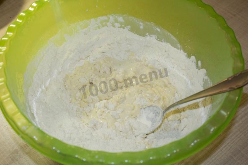 Шаг 2 приготовления Пирожки из быстрого теста на сковороде с грибами и курицей