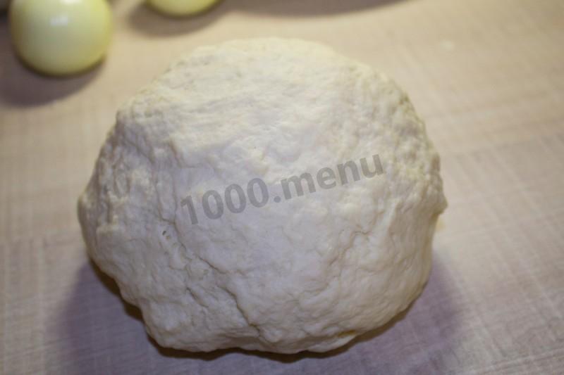 Шаг 3 приготовления Пирожки из быстрого теста на сковороде с грибами и курицей