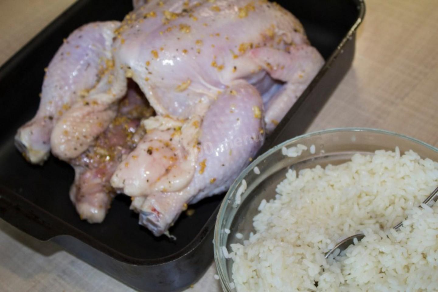 Шаг 12 приготовления Курица с рисом внутри и чесноком