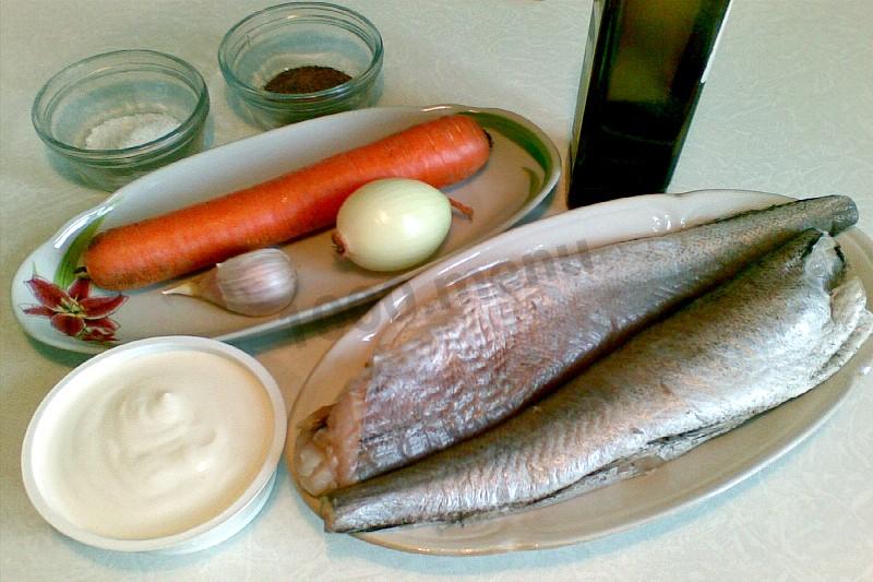 Шаг 1 приготовления Сочный хек под вкусной шубой