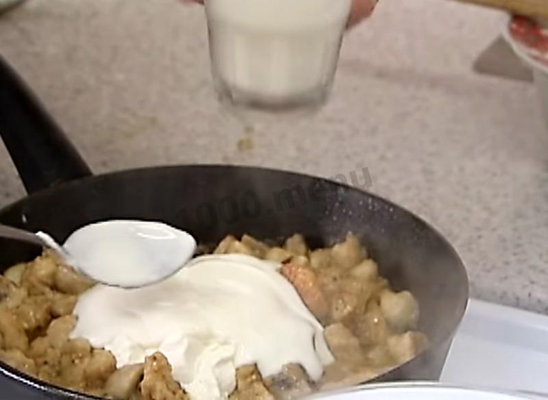 Шаг 9 приготовления Бефстроганов куриный