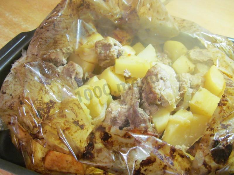 Шаг 21 приготовления Мясо запеченное с картофелем в рукаве