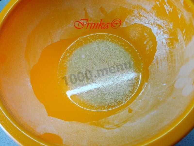 Шаг 2 приготовления Пицца Кальцоне с копчеными колбасками и грибами
