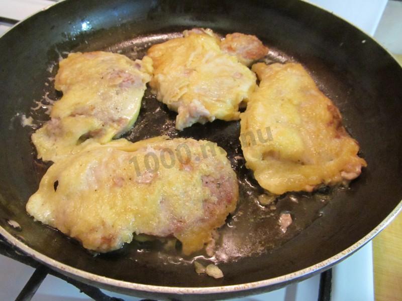 Шаг 13 приготовления Мясо в кляре на минералке