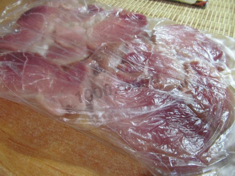 Шаг 3 приготовления Мясо в кляре на минералке