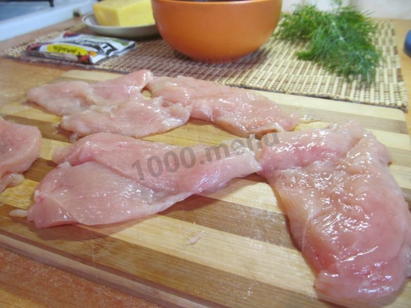Шаг 2 приготовления Курица в сметане с сыром и укропом в духовке
