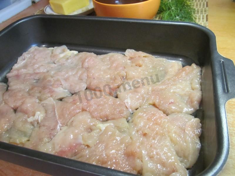 Шаг 4 приготовления Курица в сметане с сыром и укропом в духовке