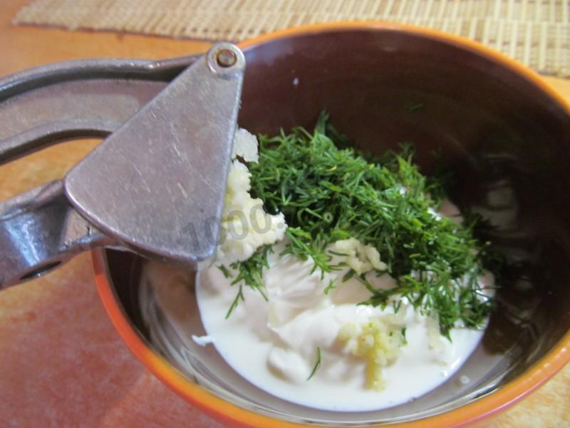 Шаг 7 приготовления Курица в сметане с сыром и укропом в духовке