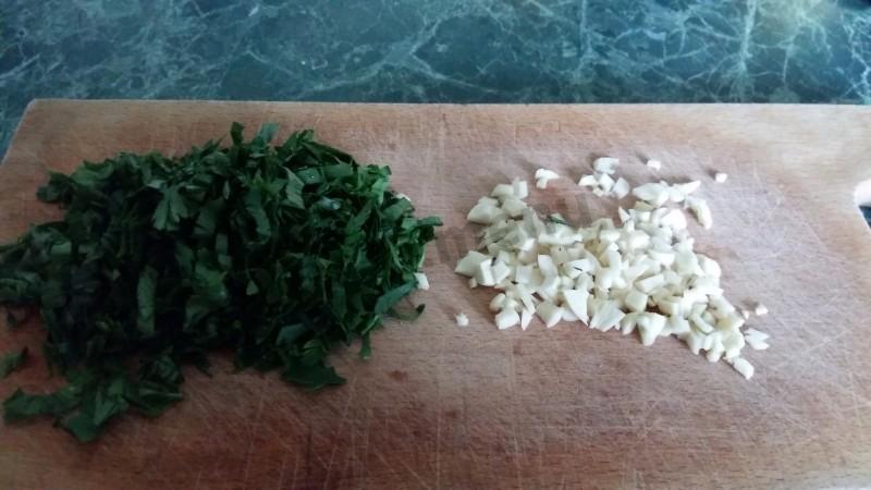 Шаг 3 приготовления Куриные бедра в сметанном маринаде в духовке