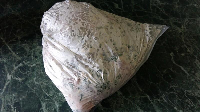 Шаг 6 приготовления Куриные бедра в сметанном маринаде в духовке