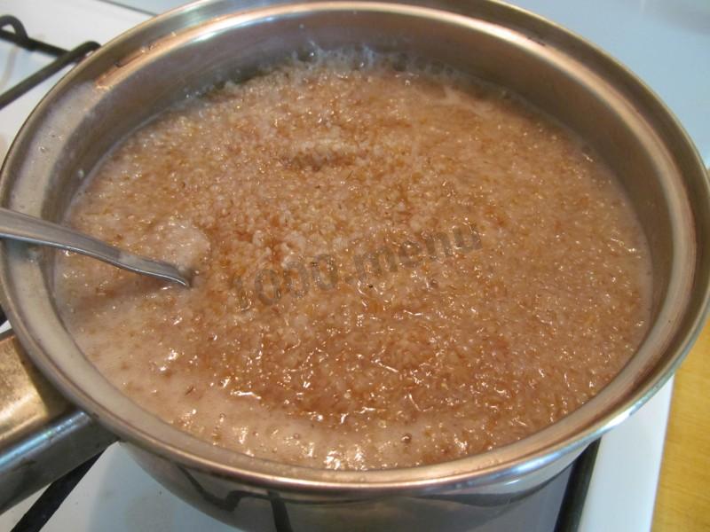Шаг 10 приготовления Пшеничная каша с маслом сливочным без молока