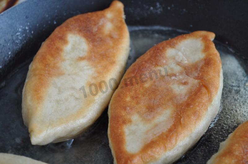 Шаг 6 приготовления Жареные пирожки с картошкой и и грибами