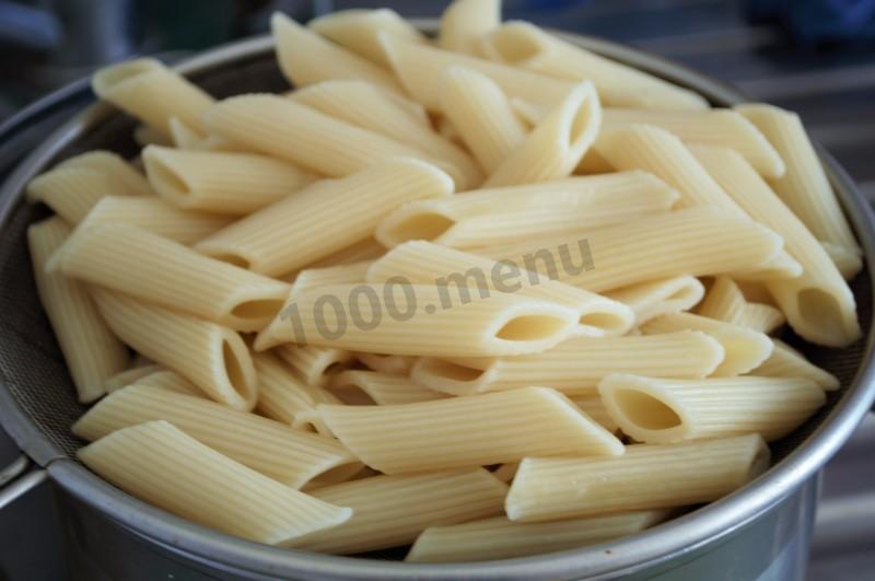 Шаг 1 приготовления Макароны с копченой колбасой