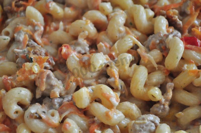 Шаг 10 приготовления Макароны с фаршем и овощами в чесночном соусе
