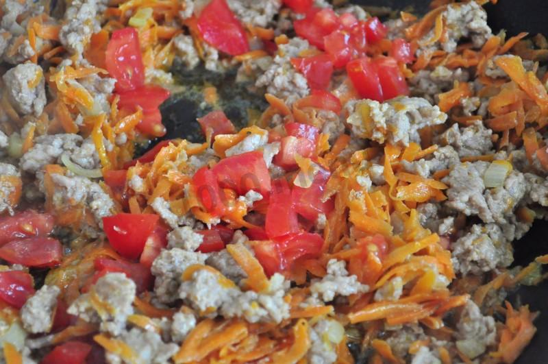 Шаг 8 приготовления Макароны с фаршем и овощами в чесночном соусе