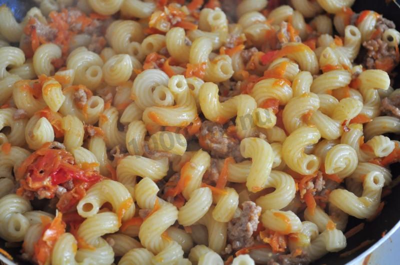 Шаг 9 приготовления Макароны с фаршем и овощами в чесночном соусе